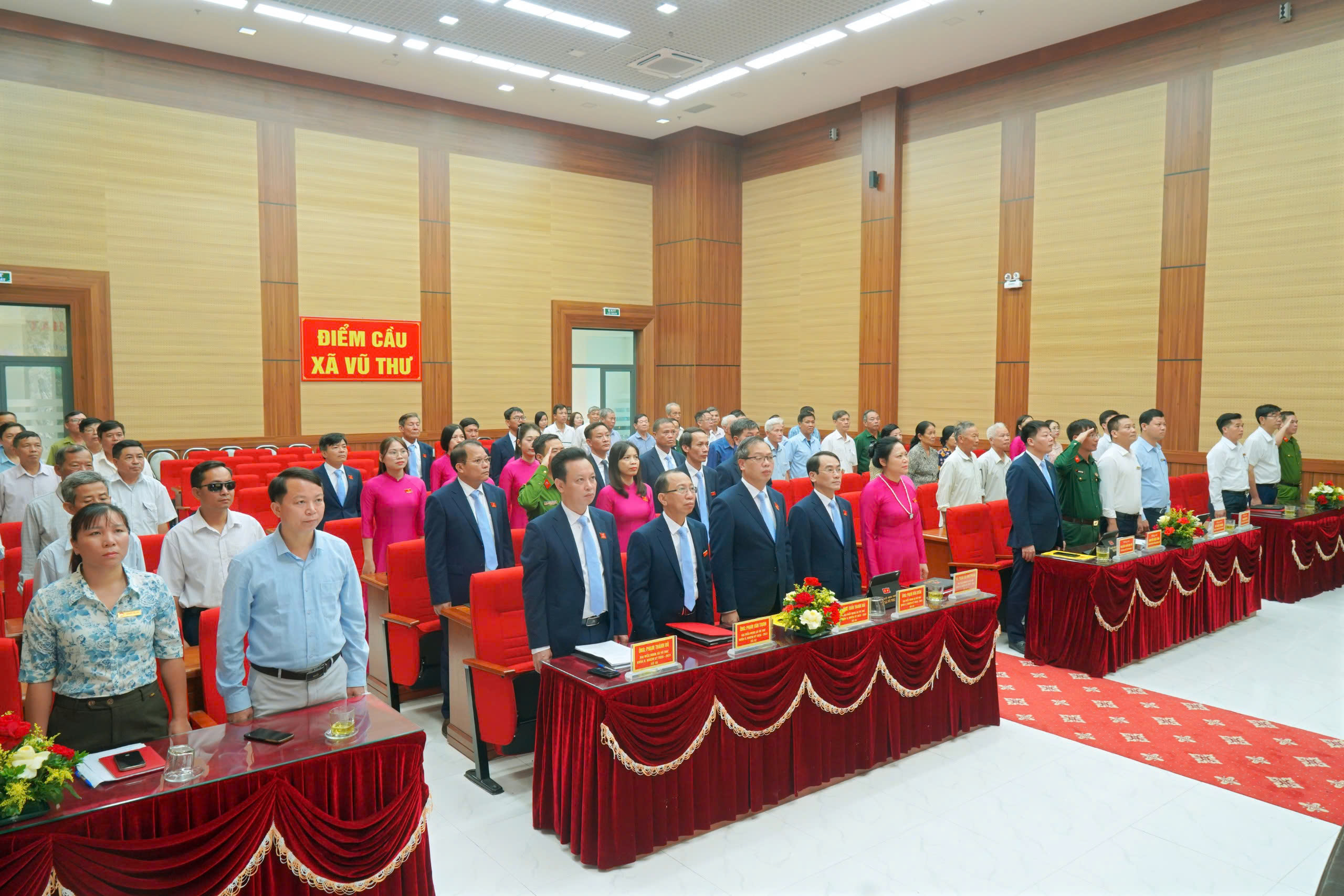 Xã Vũ Thư: Trang trọng dâng hương tri ân các Anh hùng Liệt sĩ trước thềm khai mạc Kỳ họp thứ nhất HĐND xã khóa II, nhiệm kỳ 2026–2031
