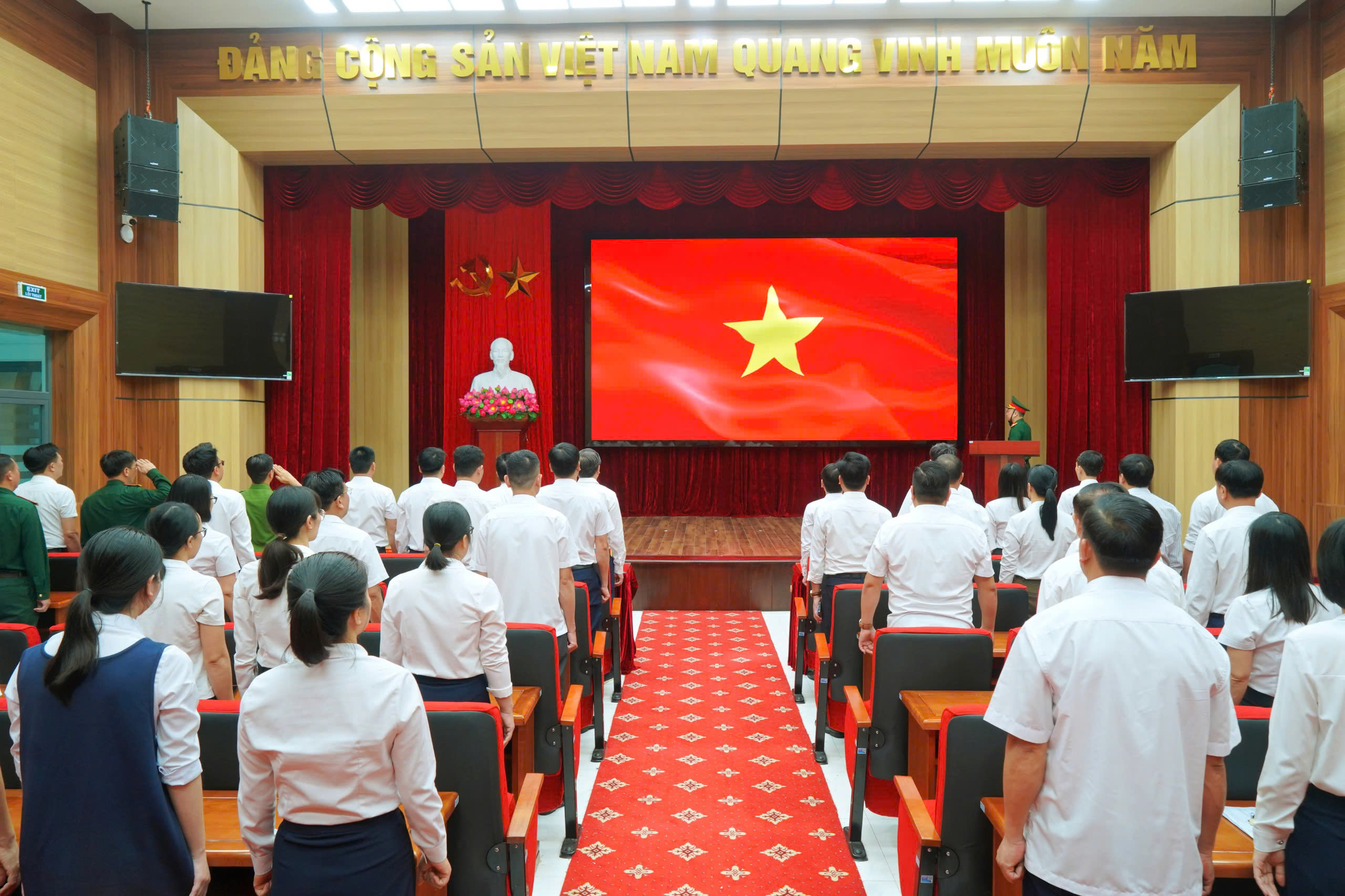 XÃ VŨ THƯ TỔ CHỨC LỄ CHÀO CỜ ĐẦU THÁNG VÀ TRIỂN KHAI CÁC NHIỆM VỤ CHÍNH TRỊ TRỌNG TÂM THÁNG 4/2026
