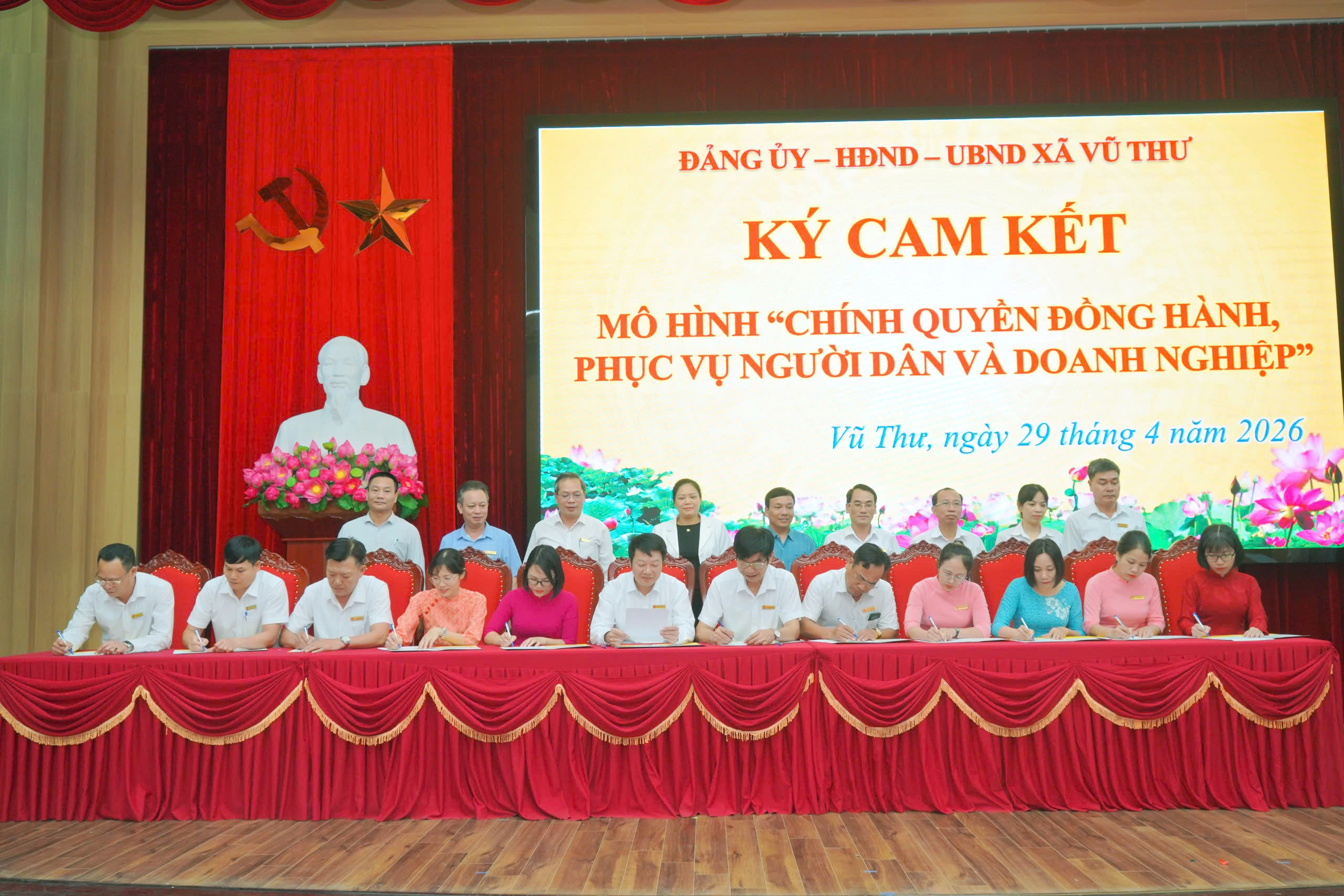 XÃ VŨ THƯ RA MẮT 02 MÔ HÌNH: "DÂN VẬN KHÉO 1+10" VÀ "CHÍNH QUYỀN ĐỒNG HÀNH, PHỤC VỤ NGƯỜI DÂN VÀ DOANH NGHIỆP"