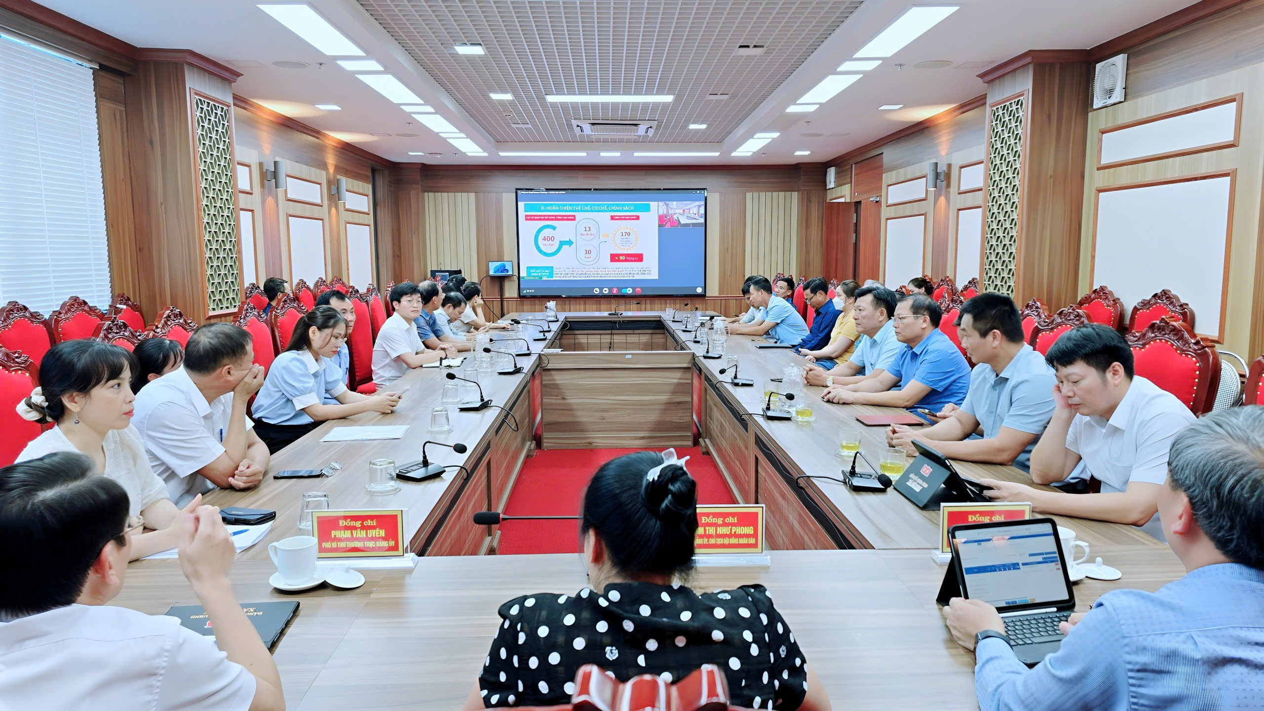VŨ THƯ THAM DỰ HỘI NGHỊ TRỰC TUYẾN TOÀN QUỐC SƠ KẾT 18 THÁNG THỰC HIỆN NGHỊ QUYẾT SỐ 57-NQ/TW CỦA BỘ CHÍNH TRỊ
