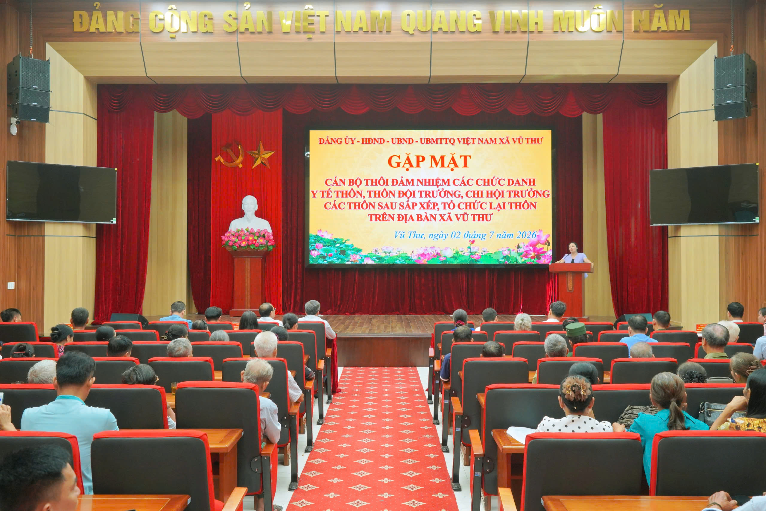 GẶP MẶT CÁN BỘ THÔI ĐẢM NHIỆM CÁC CHỨC DANH Y TẾ THÔN, THÔN ĐỘI TRƯỞNG, CHI HỘI TRƯỞNG CÁC THÔN SAU SẮP XẾP, TỔ CHỨC LẠI THÔN TRÊN ĐỊA BÀN XÃ VŨ THƯ