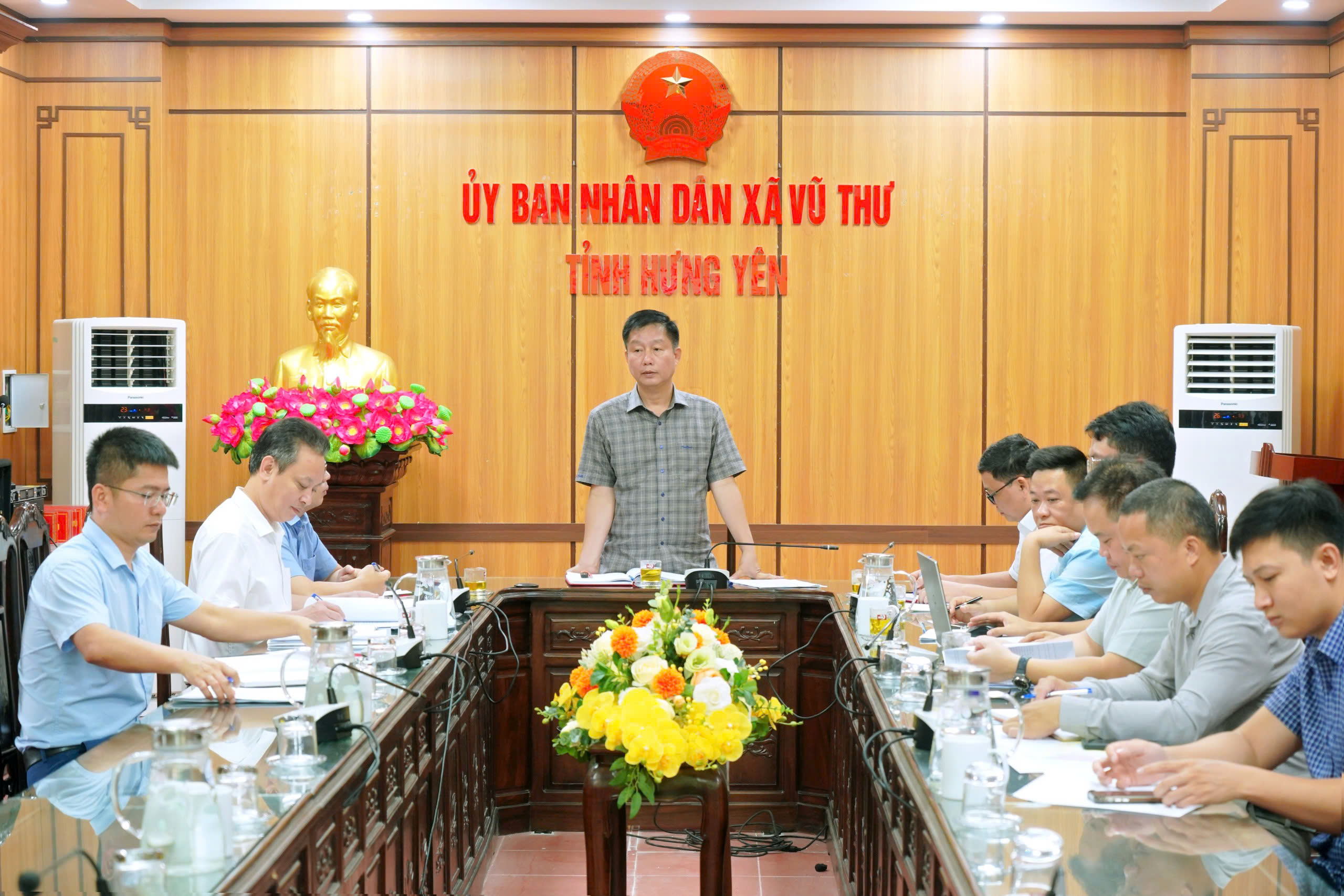KIỂM TRA TIẾN ĐỘ VÀ THÁO GỠ "NÚT THẮT" TẠI CỤM CÔNG NGHIỆP TÂN MINH, XÃ VŨ THƯ