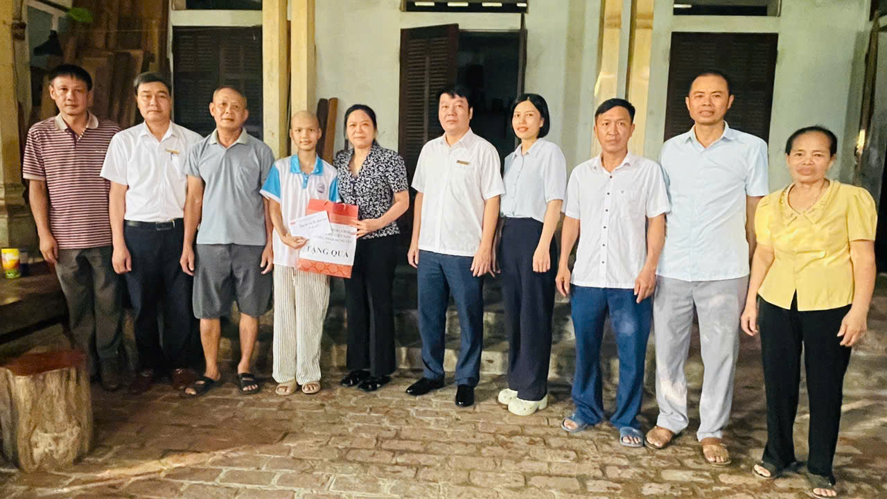 Vũ Thư: Trao kinh phí hỗ trợ, tiếp thêm nghị lực cho hai học sinh mắc bệnh hiểm nghèo