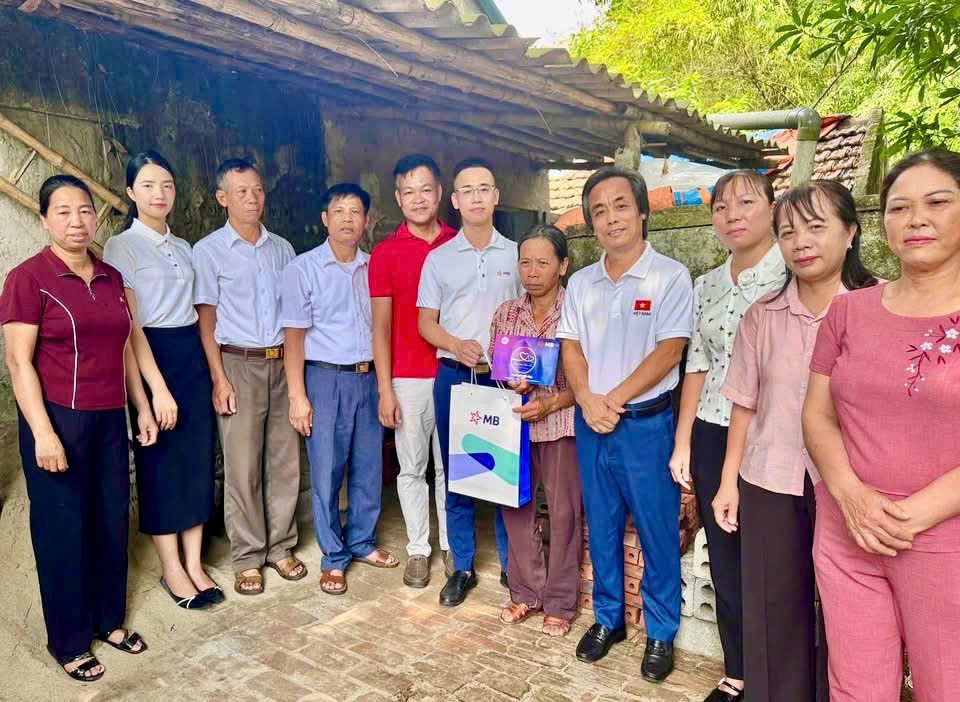 🇻🇳 CHƯƠNG TRÌNH "NHỊP CẦU NHÂN ÁI" ĐẾN VỚI NHỮNG HOÀN CẢNH KHÓ KHĂN TẠI XÃ VŨ THƯ