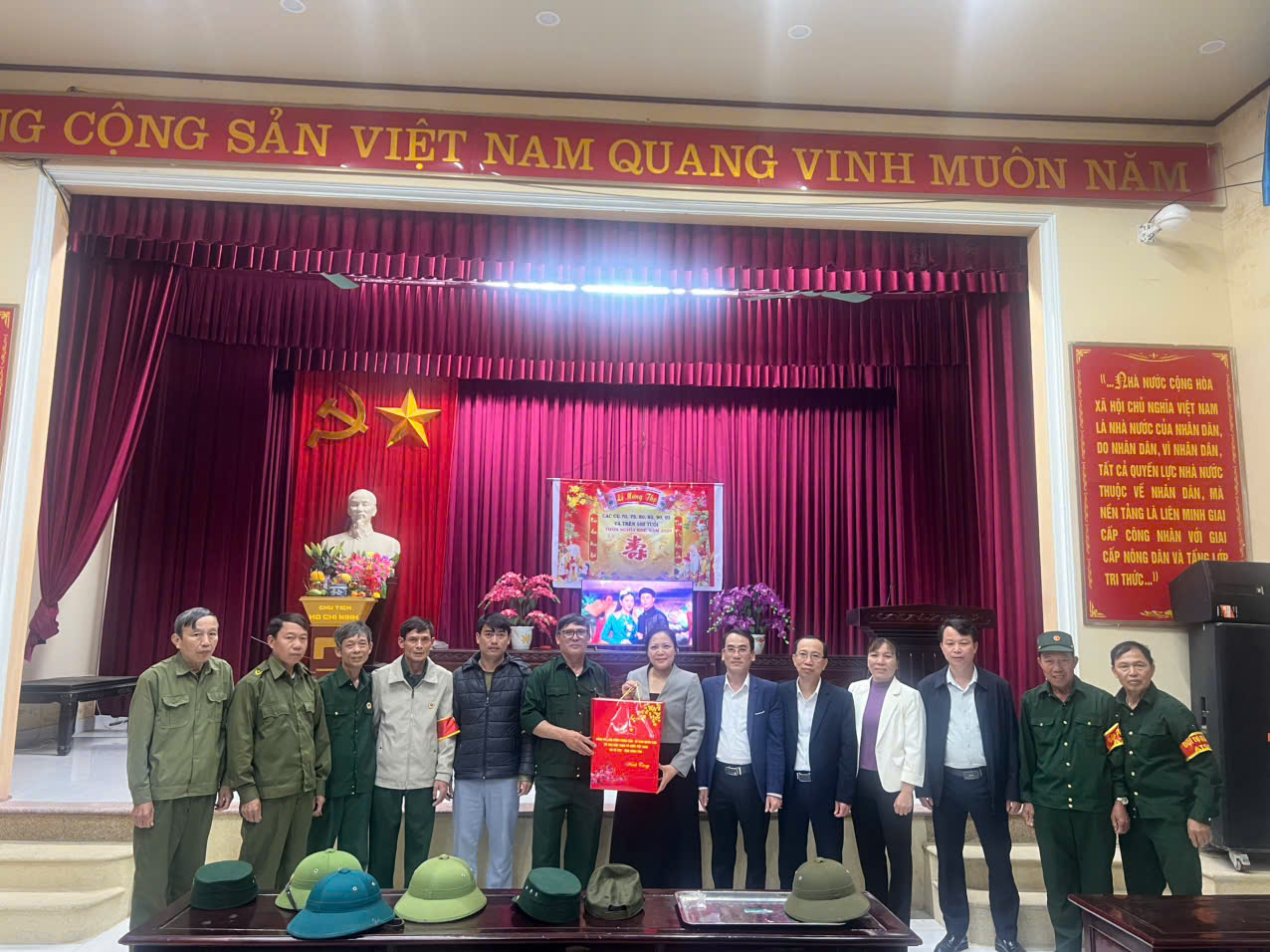 Sẵn sàng cho thời khắc giao thừa – Lãnh đạo xã Vũ Thư đi kiểm tra tại các cơ sở thôn, các đơn vị sự nghiệp