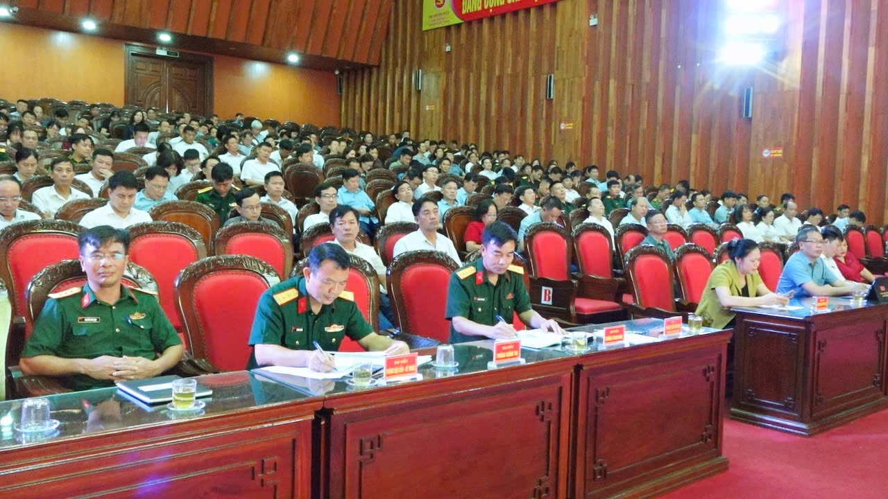 BỒI DƯỠNG LÝ LUẬN CHIẾN ĐẤU PHÒNG THỦ NĂM 2026: SẴN SÀNG CHO CÁC KHUNG DIỄN TẬP