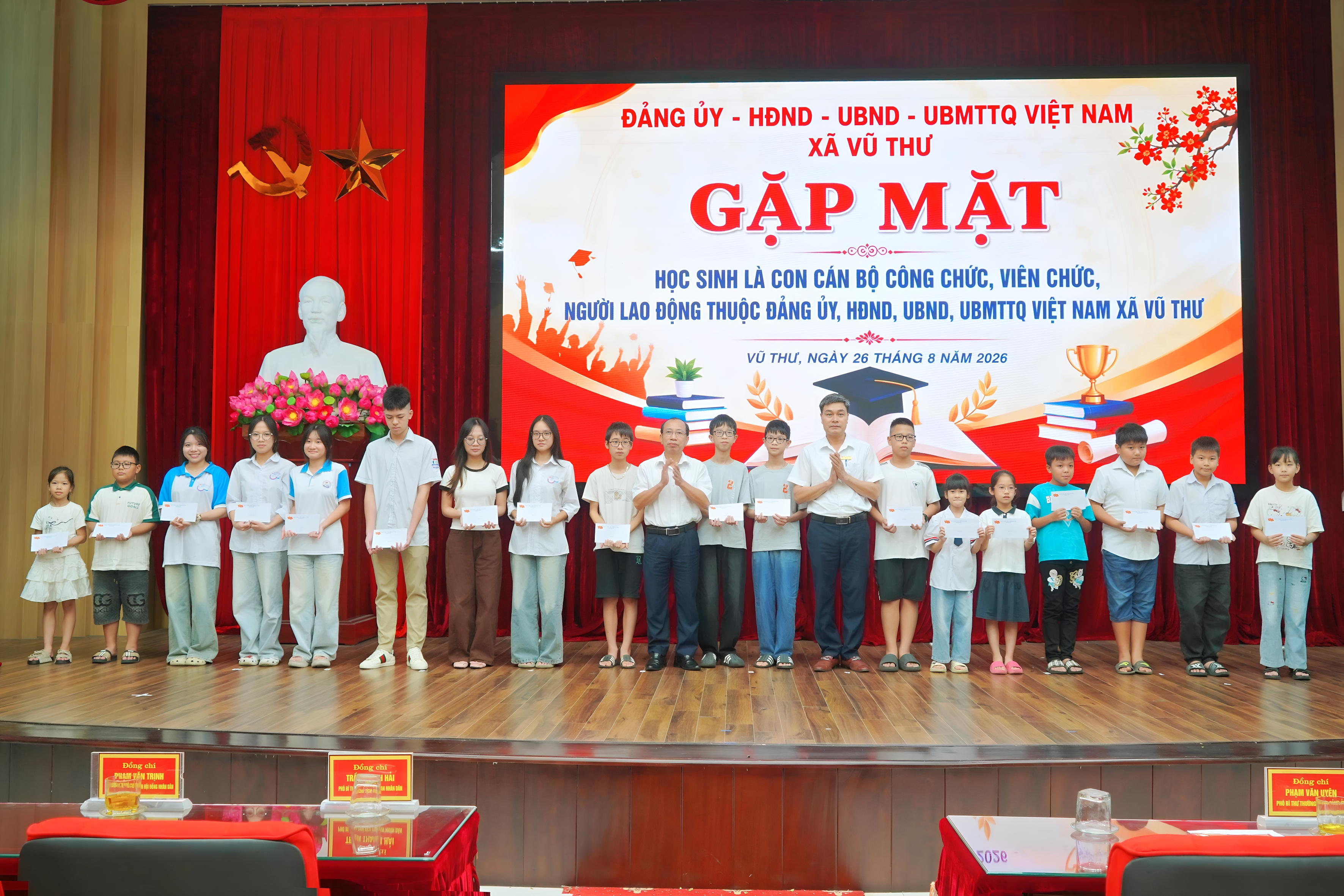 XÃ VŨ THƯ GẶP MẶT TUYÊN DƯƠNG HỌC SINH CÓ THÀNH TÍCH CAO LÀ CON EM CÁN BỘ, NGƯỜI LAO ĐỘNG NĂM HỌC 2025–2026 🇻🇳🎉
