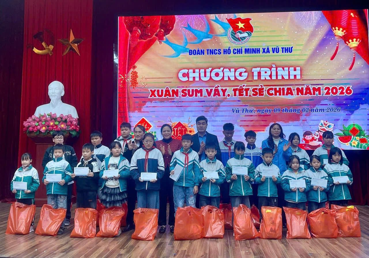 CHƯƠNG TRÌNH "XUÂN SUM VẦY - TẾT CHIA SẺ" MANG MÙA XUÂN ĐẾN VỚI THANH THIẾU NHI CÓ HOÀN CẢNH KHÓ KHĂN
