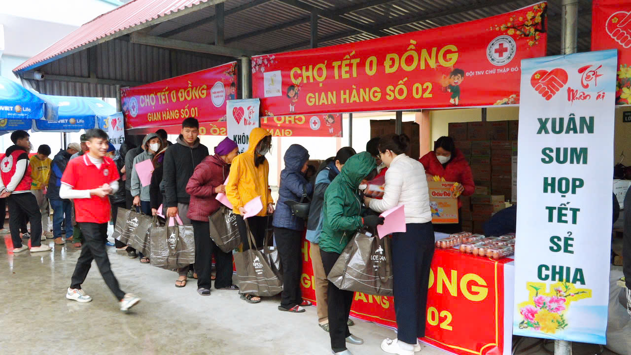 "Tết nhân ái - Phiên chợ 0 đồng" cho người nghèo tại xã Vũ Thư