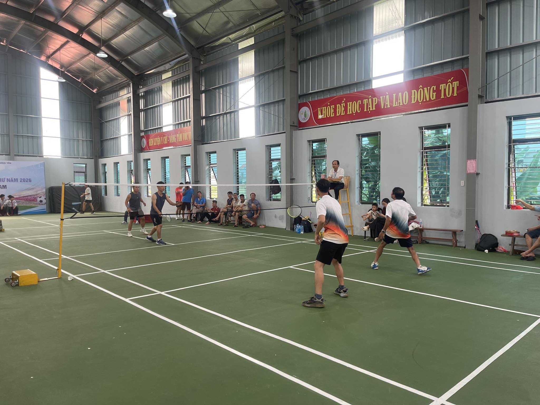 Thi đấu quyết liệt, môn Cầu lông Đại hội TDTT xã Vũ Thư tìm ra chủ nhân các giải thưởng