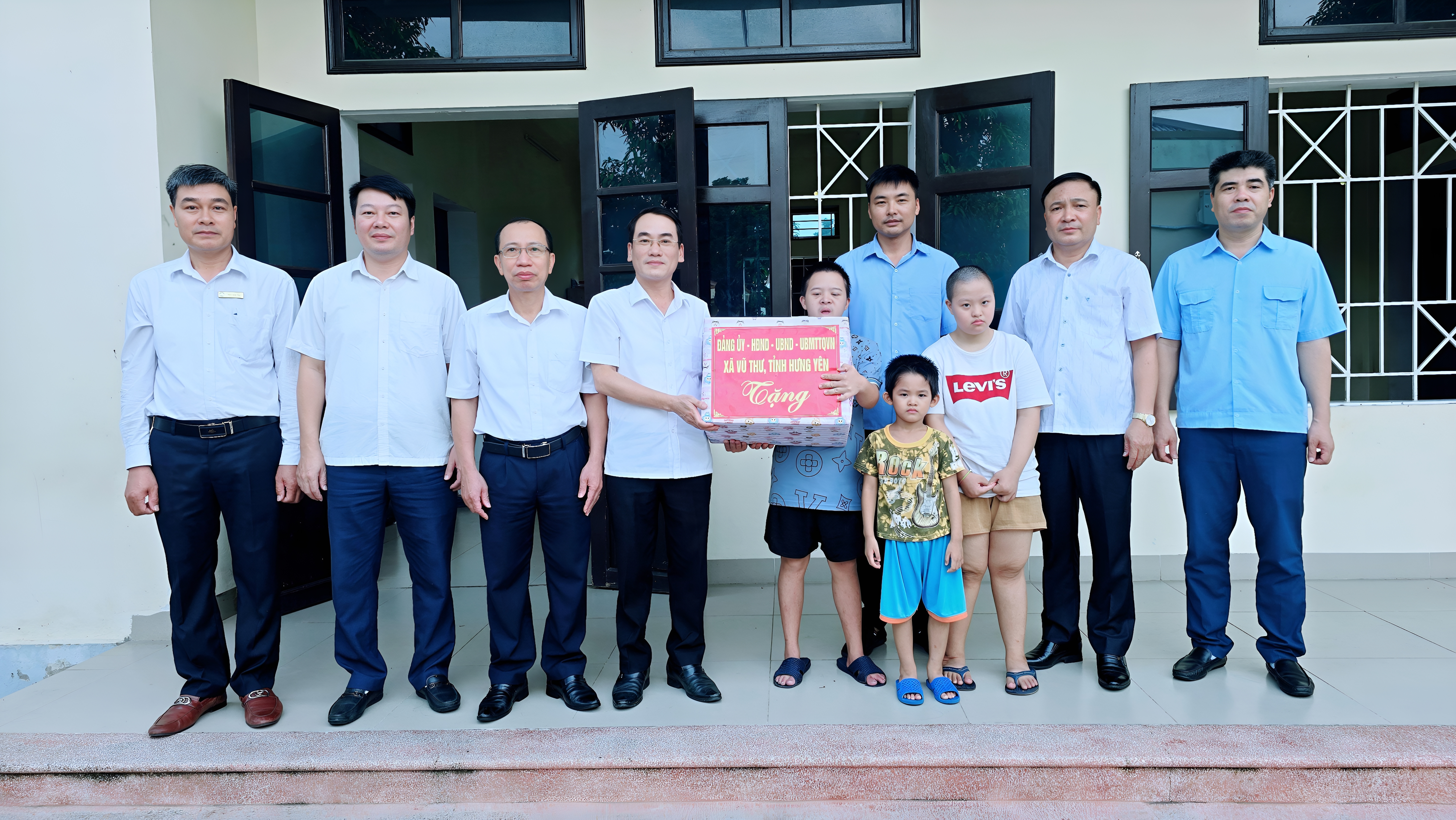 🇻🇳 XÃ VŨ THƯ THĂM, TẶNG QUÀ TRUNG THU TRẺ EM CÓ HOÀN CẢNH ĐẶC BIỆT