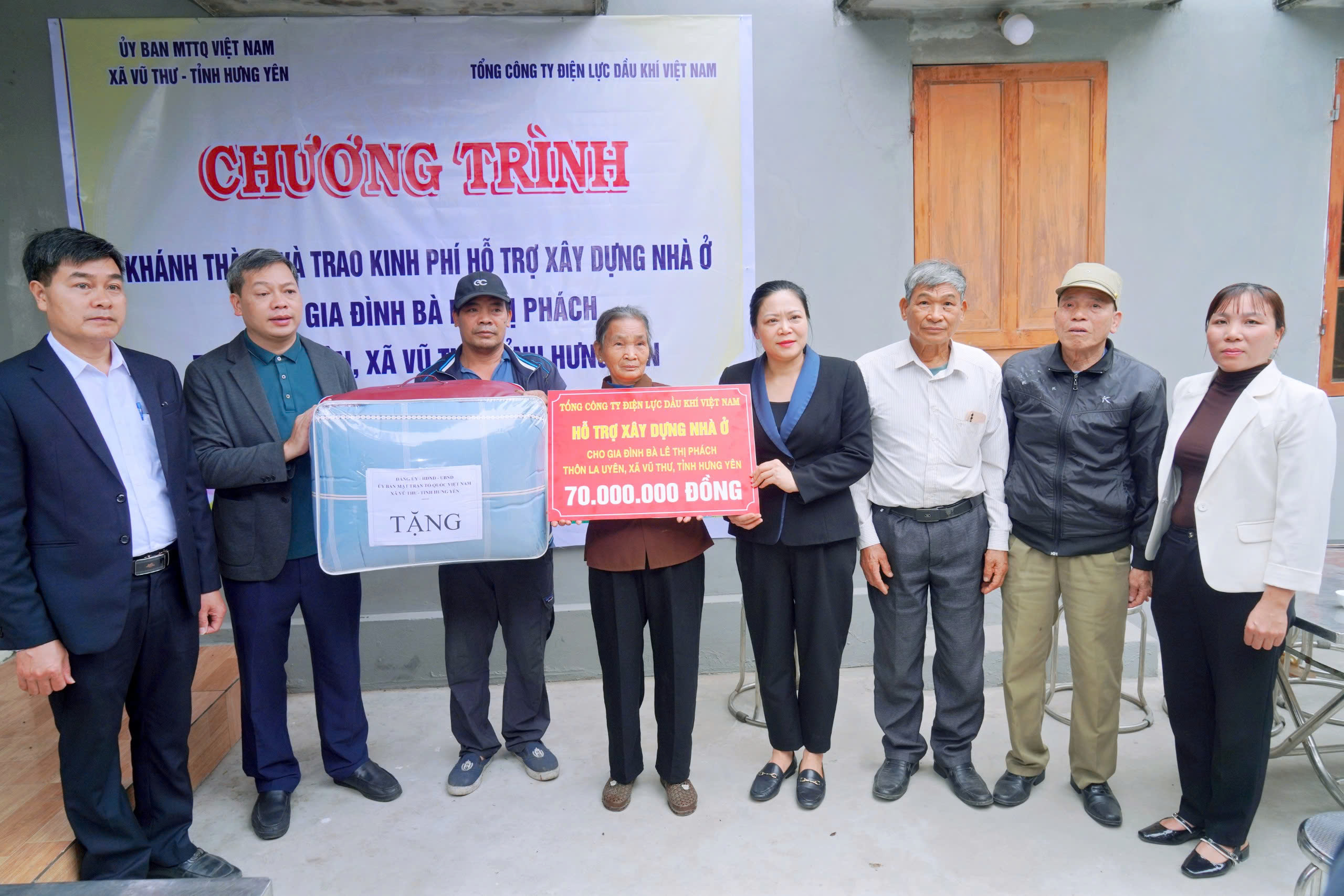 Niềm vui nhân lên trong những ngày giáp Tết – Trao hỗ trợ xây dựng, sửa chữa nhà ở cho các hộ gia đình khó khăn tại xã Vũ Thư