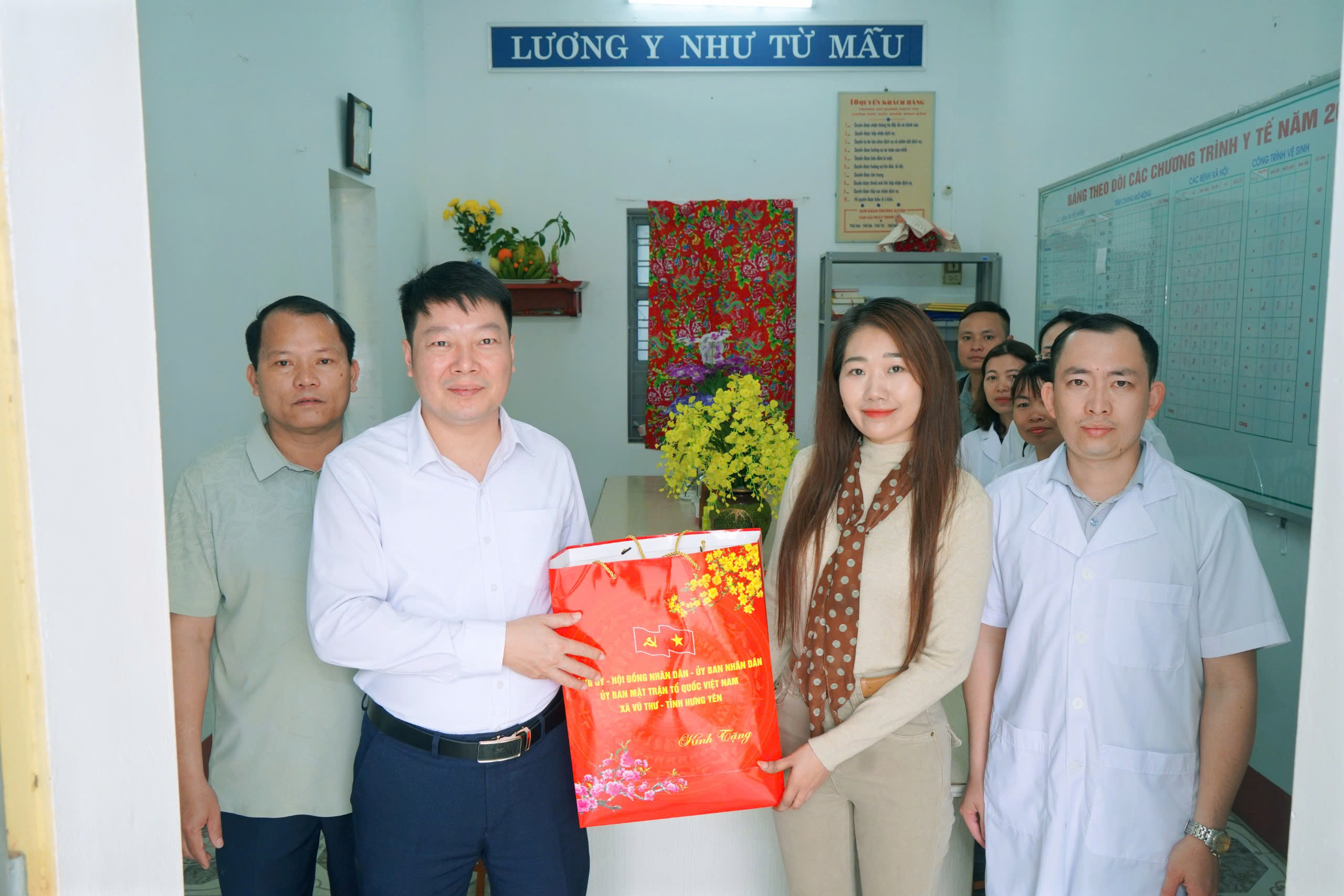Lãnh đạo xã Vũ Thư thăm, kiểm tra công tác trực Tết và chúc Tết các đơn vị trên địa bàn