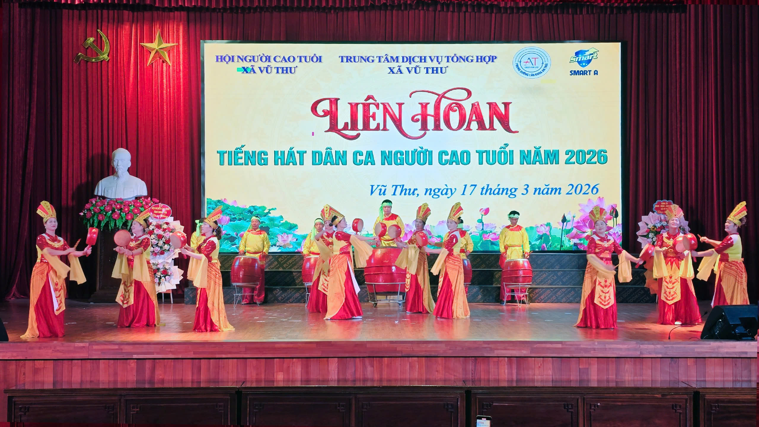 TRAO 12 GIẢI A, 4 GIẢI B CHO CÁC ĐỘI ĐẠT THÀNH TÍCH XUẤT SẮC TẠI LIÊN HOAN TIẾNG HÁT DÂN CA NGƯỜI CAO TUỔI XÃ VŨ THƯ NĂM 2026