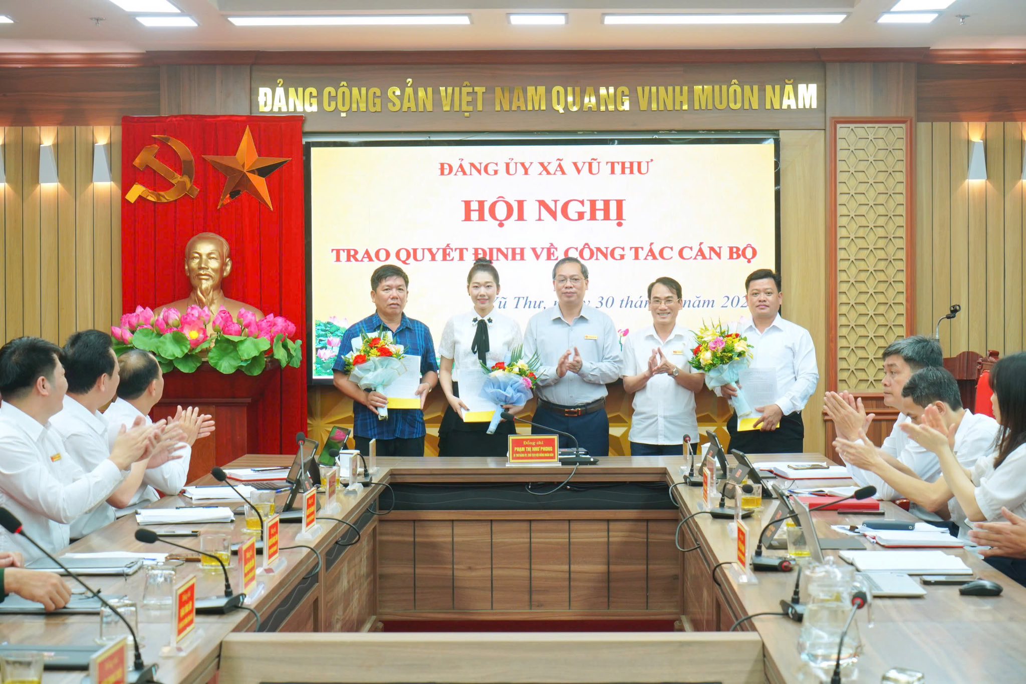 KIỆN TOÀN NHÂN SỰ LÃNH ĐẠO TRẠM Y TẾ XÃ VŨ THƯ
