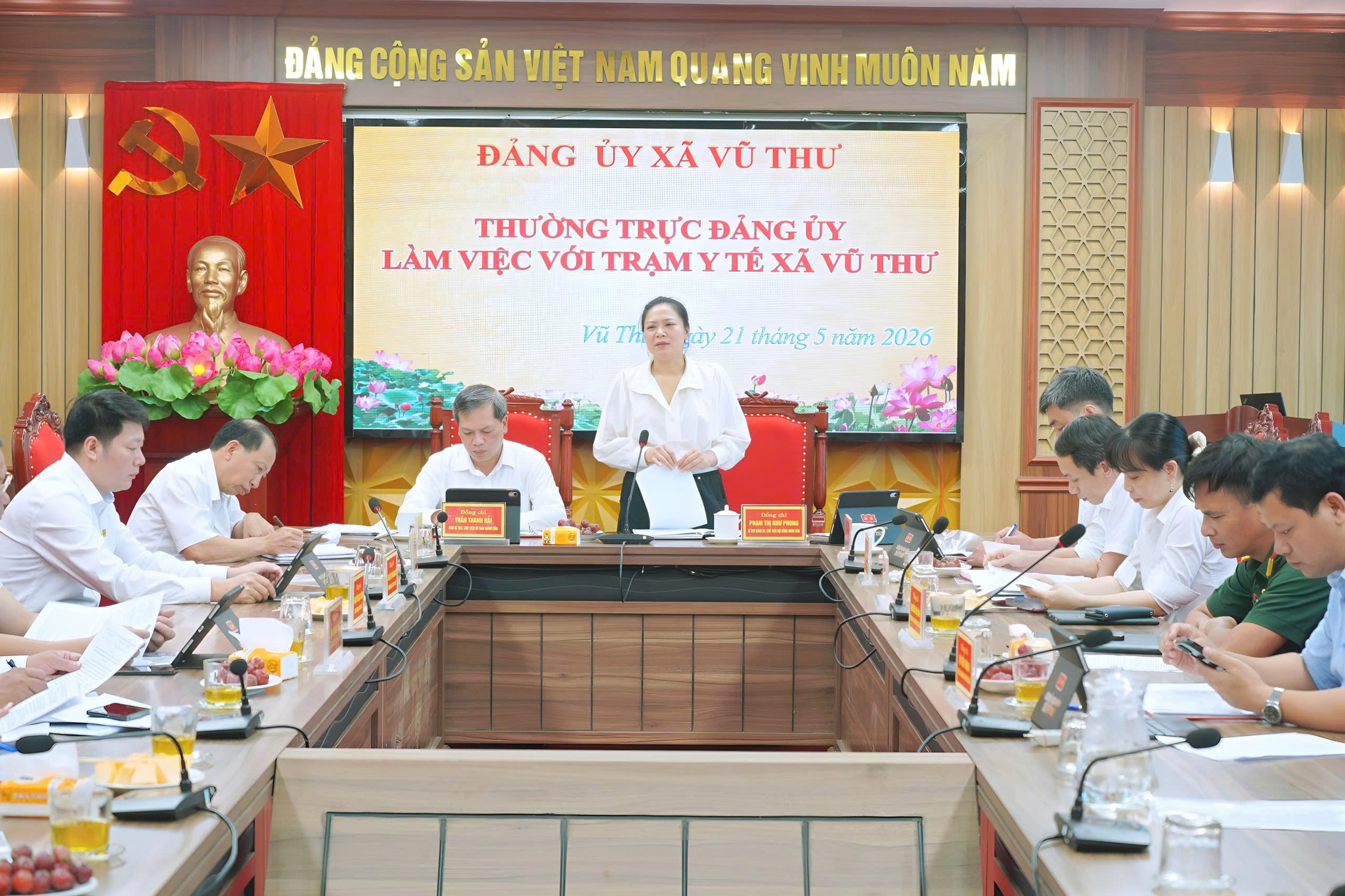 THƯỜNG TRỰC ĐẢNG ỦY XÃ VŨ THƯ LÀM VIỆC VỚI TRẠM Y TẾ XÃ: ĐỊNH HƯỚNG PHÁT TRIỂN THEO MÔ HÌNH Y TẾ THÔNG MINH